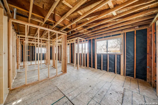 630 E Ireland Seguin, TX 78155