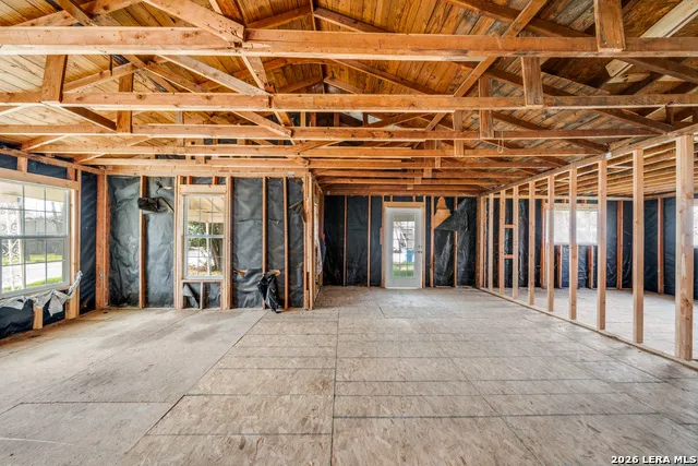 630 E Ireland Seguin, TX 78155