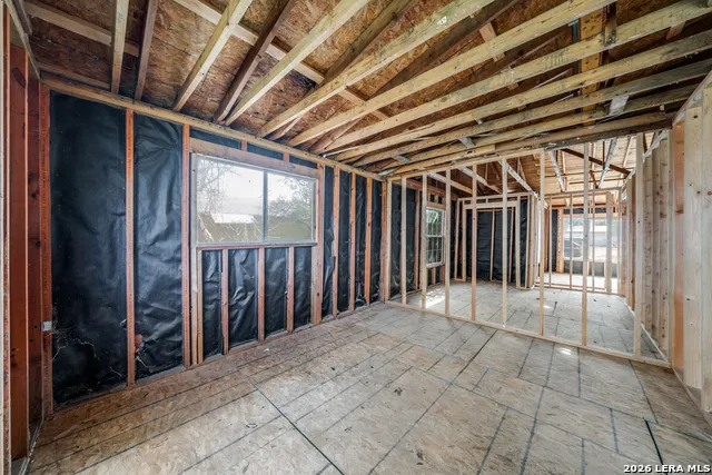 630 E Ireland Seguin, TX 78155