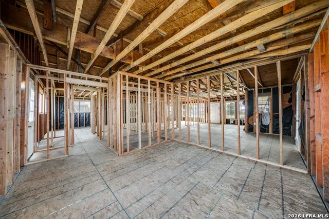 630 E Ireland Seguin, TX 78155