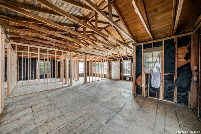 630 E Ireland Seguin, TX 78155