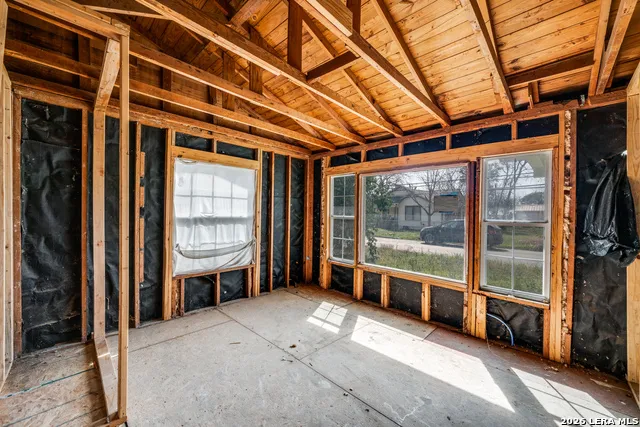 630 E Ireland Seguin, TX 78155