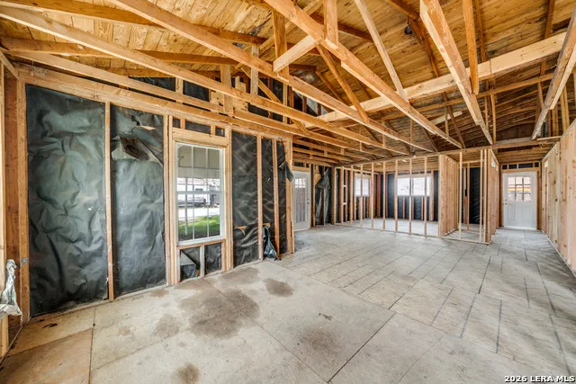 630 E Ireland Seguin, TX 78155
