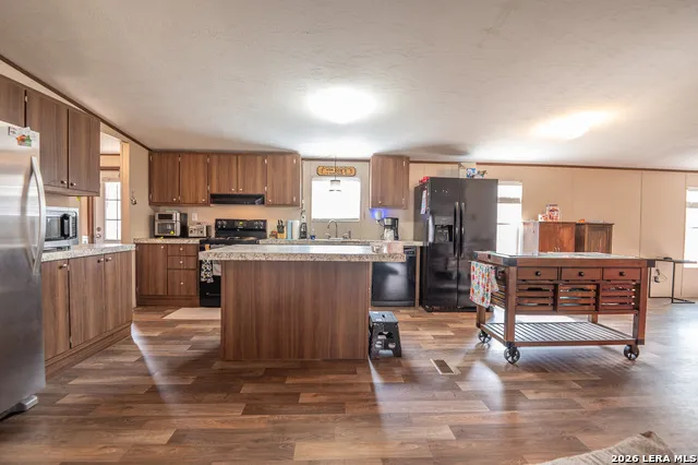 213 Oak View La Vernia, TX 78121