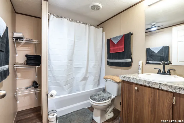 213 Oak View La Vernia, TX 78121