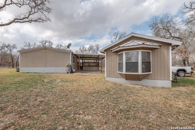 213 Oak View La Vernia, TX 78121