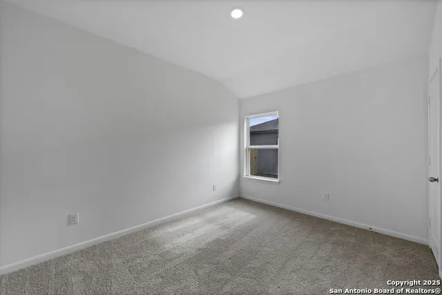 16170 Farmer Lytle, TX 78052