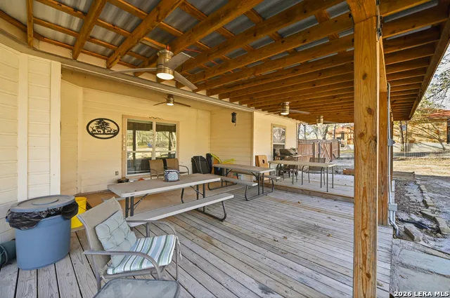 528 Jacobs La Vernia, TX 78121