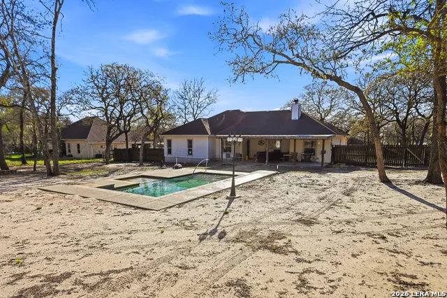 528 Jacobs La Vernia, TX 78121