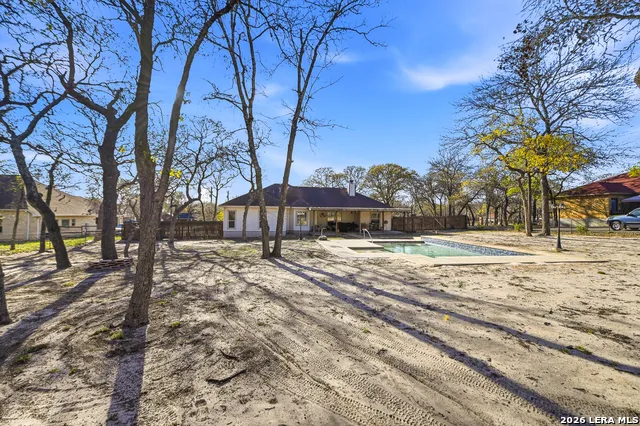528 Jacobs La Vernia, TX 78121