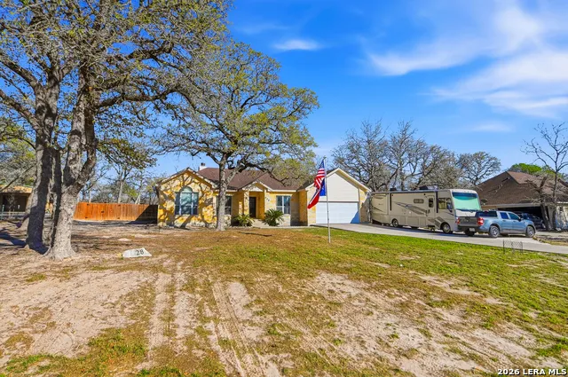 528 Jacobs La Vernia, TX 78121