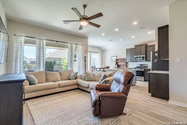 712 Coyote Creek Kyle, TX 78640
