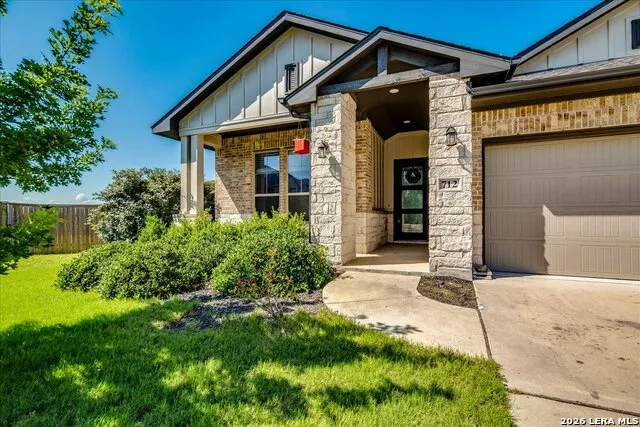 712 Coyote Creek Kyle, TX 78640