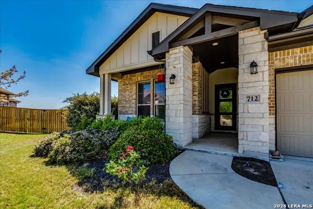 712 Coyote Creek Kyle, TX 78640