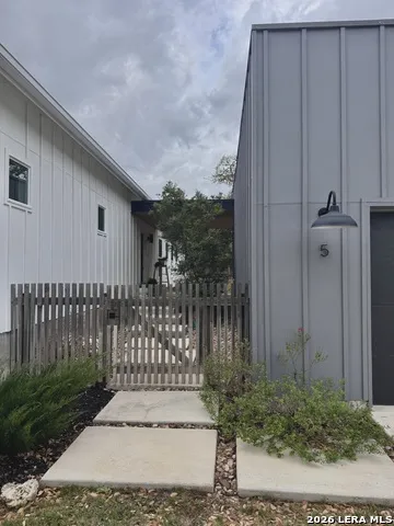 5 Cripple Creek Court Wimberley, TX 78676
