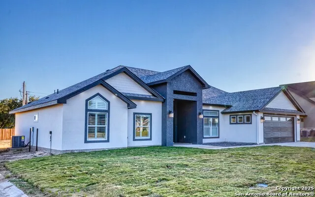 14 Hope Place Uvalde, TX 78801