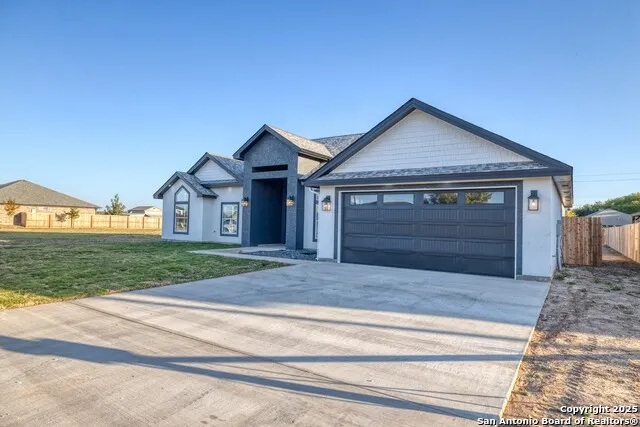 14 Hope Place Uvalde, TX 78801