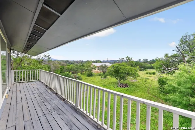 414 MEDINA DR Bandera, TX 78003