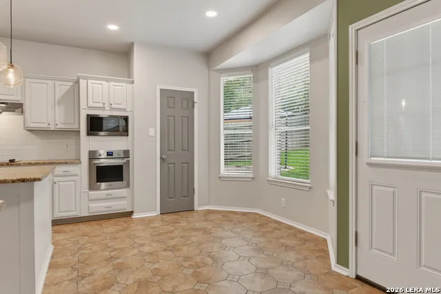 946 RIVERSTONE DR San Antonio, TX 78258