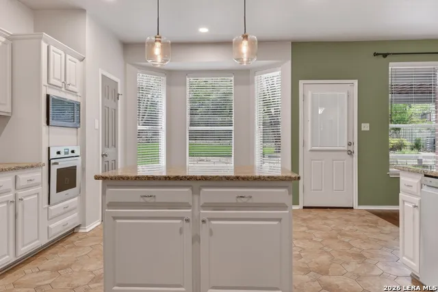 946 RIVERSTONE DR San Antonio, TX 78258