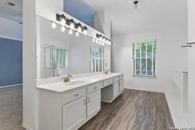 946 RIVERSTONE DR San Antonio, TX 78258