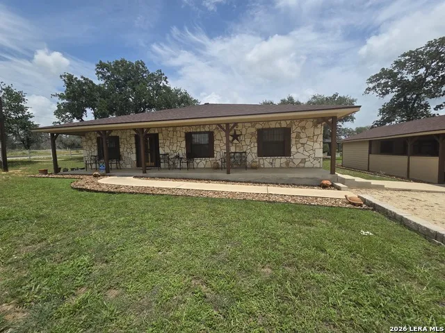 105 Whispering Oaks Dr Adkins, TX 78101