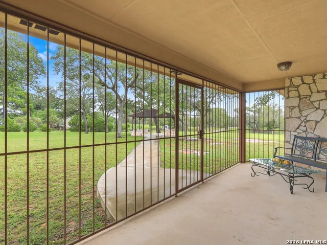105 Whispering Oaks Dr Adkins, TX 78101