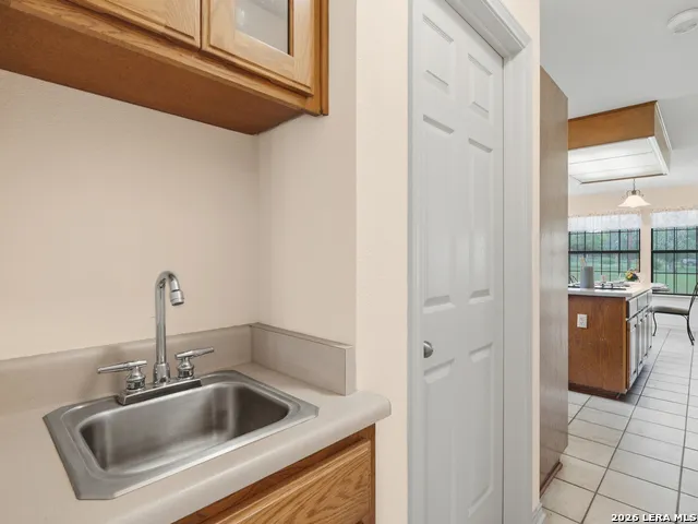 105 Whispering Oaks Dr Adkins, TX 78101