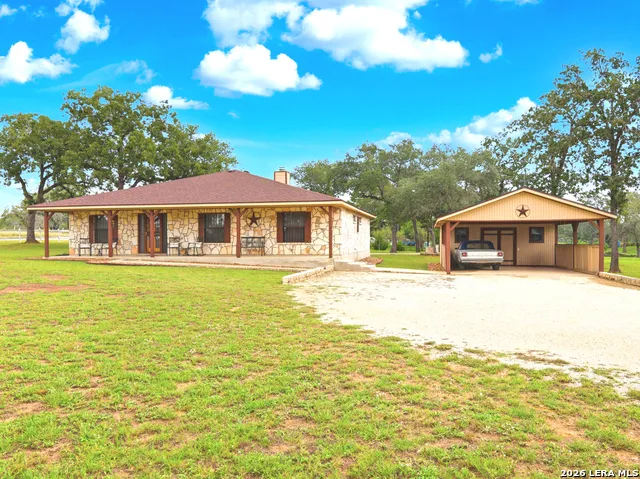 105 Whispering Oaks Dr Adkins, TX 78101