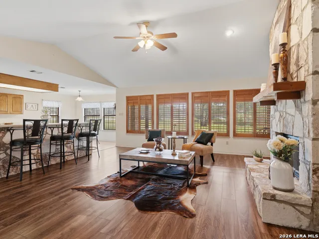 105 Whispering Oaks Dr Adkins, TX 78101