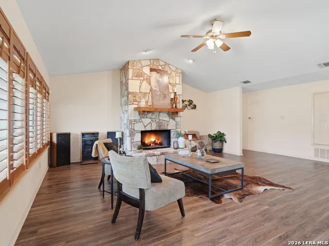 105 Whispering Oaks Dr Adkins, TX 78101