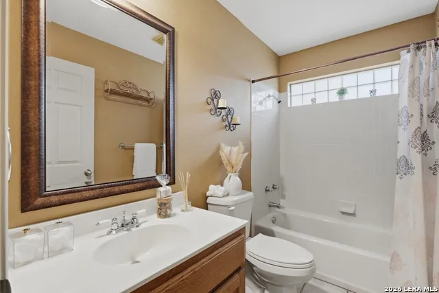 105 Whispering Oaks Dr Adkins, TX 78101
