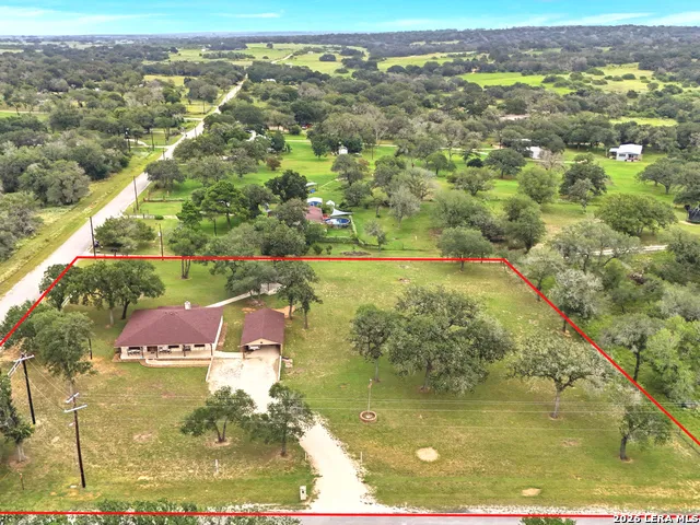 105 Whispering Oaks Dr Adkins, TX 78101