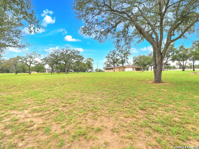 105 Whispering Oaks Dr Adkins, TX 78101