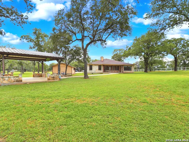 105 Whispering Oaks Dr Adkins, TX 78101
