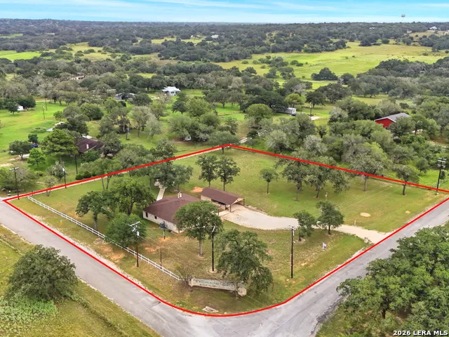 105 Whispering Oaks Dr Adkins, TX 78101