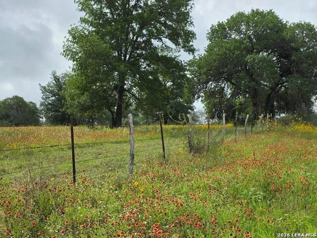 105 Whispering Oaks Dr Adkins, TX 78101