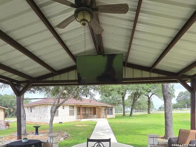 105 Whispering Oaks Dr Adkins, TX 78101