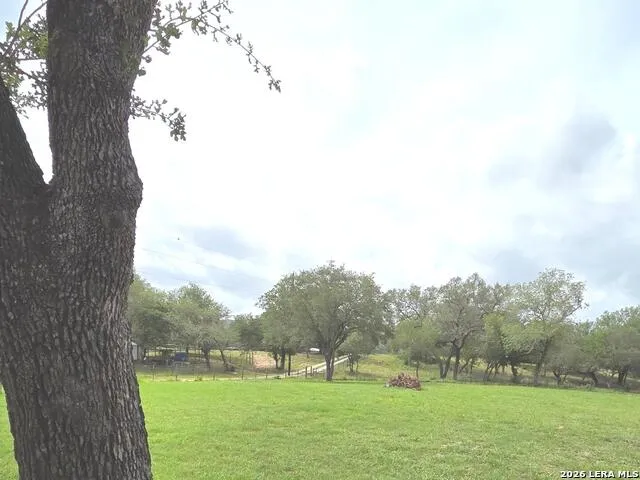 105 Whispering Oaks Dr Adkins, TX 78101