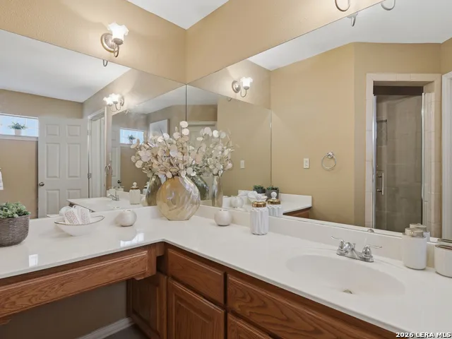 105 Whispering Oaks Dr Adkins, TX 78101