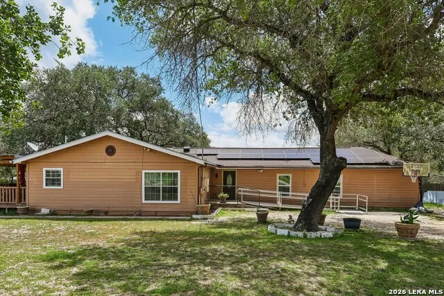 1281 County Road 6723 Natalia, TX 78059