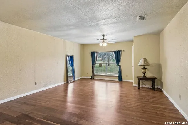 1281 County Road 6723 Natalia, TX 78059