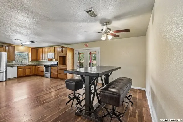1281 County Road 6723 Natalia, TX 78059