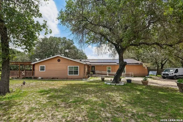 1281 County Road 6723 Natalia, TX 78059