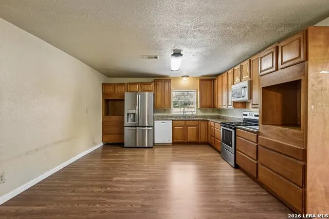 1281 County Road 6723 Natalia, TX 78059