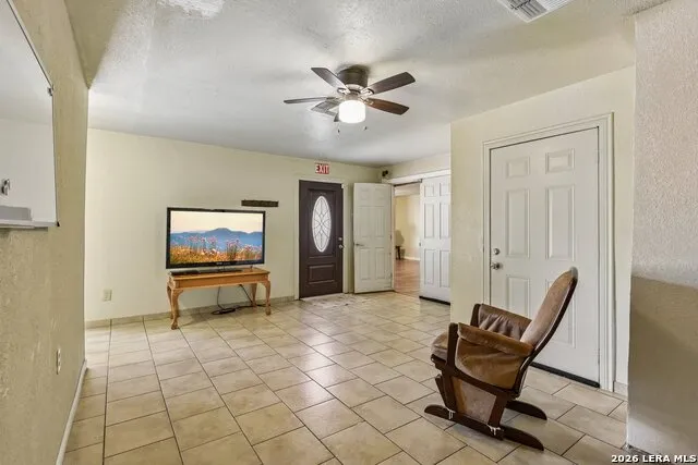 1281 County Road 6723 Natalia, TX 78059