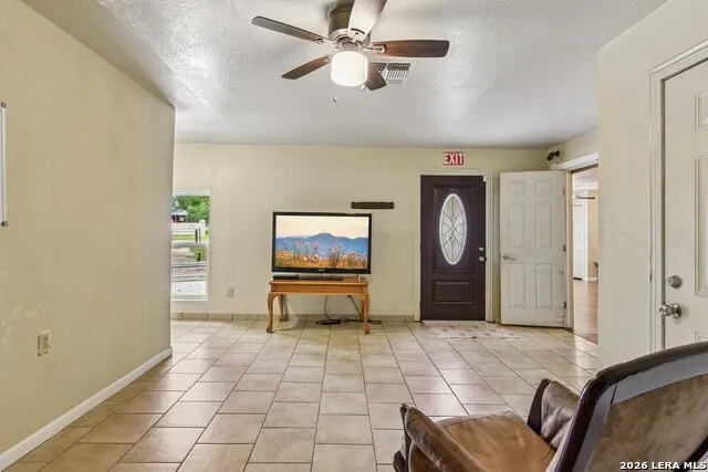 1281 County Road 6723 Natalia, TX 78059
