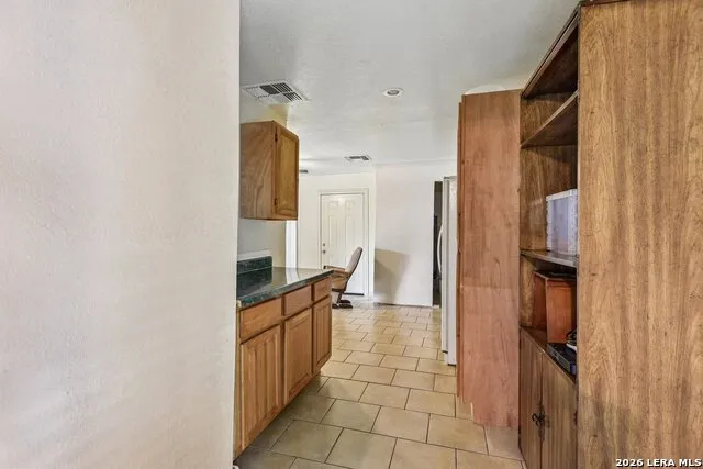 1281 County Road 6723 Natalia, TX 78059