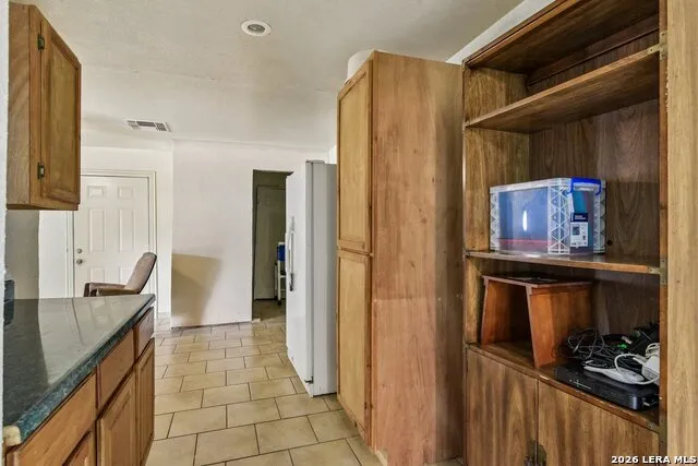1281 County Road 6723 Natalia, TX 78059