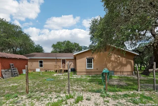 1281 County Road 6723 Natalia, TX 78059
